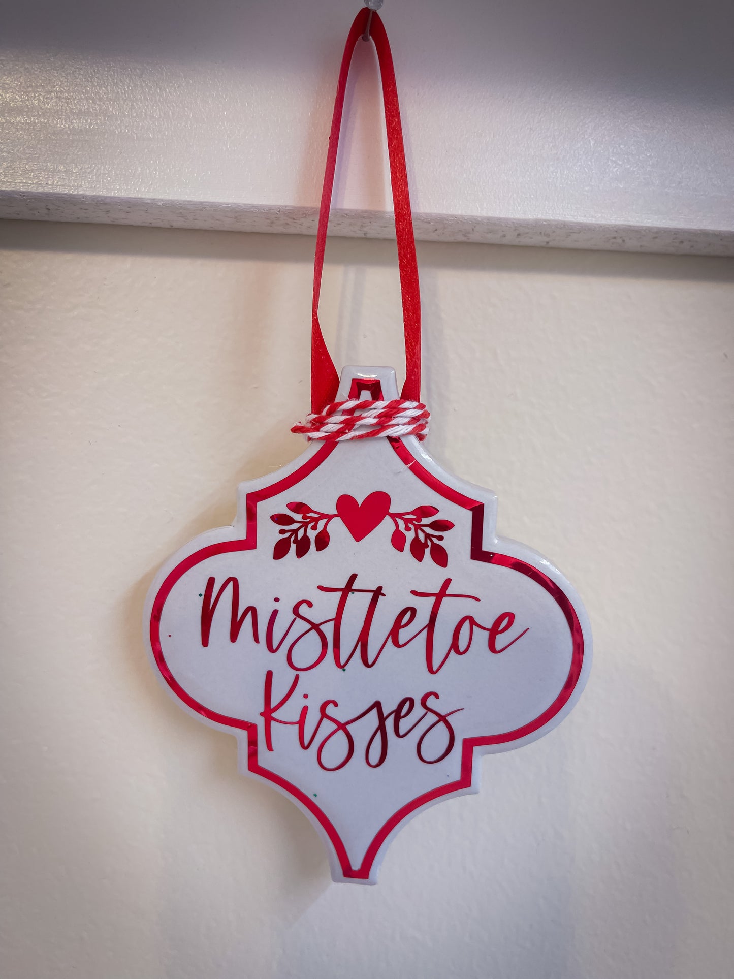 Mistletoe Kisses Arabesque Tile Ornament